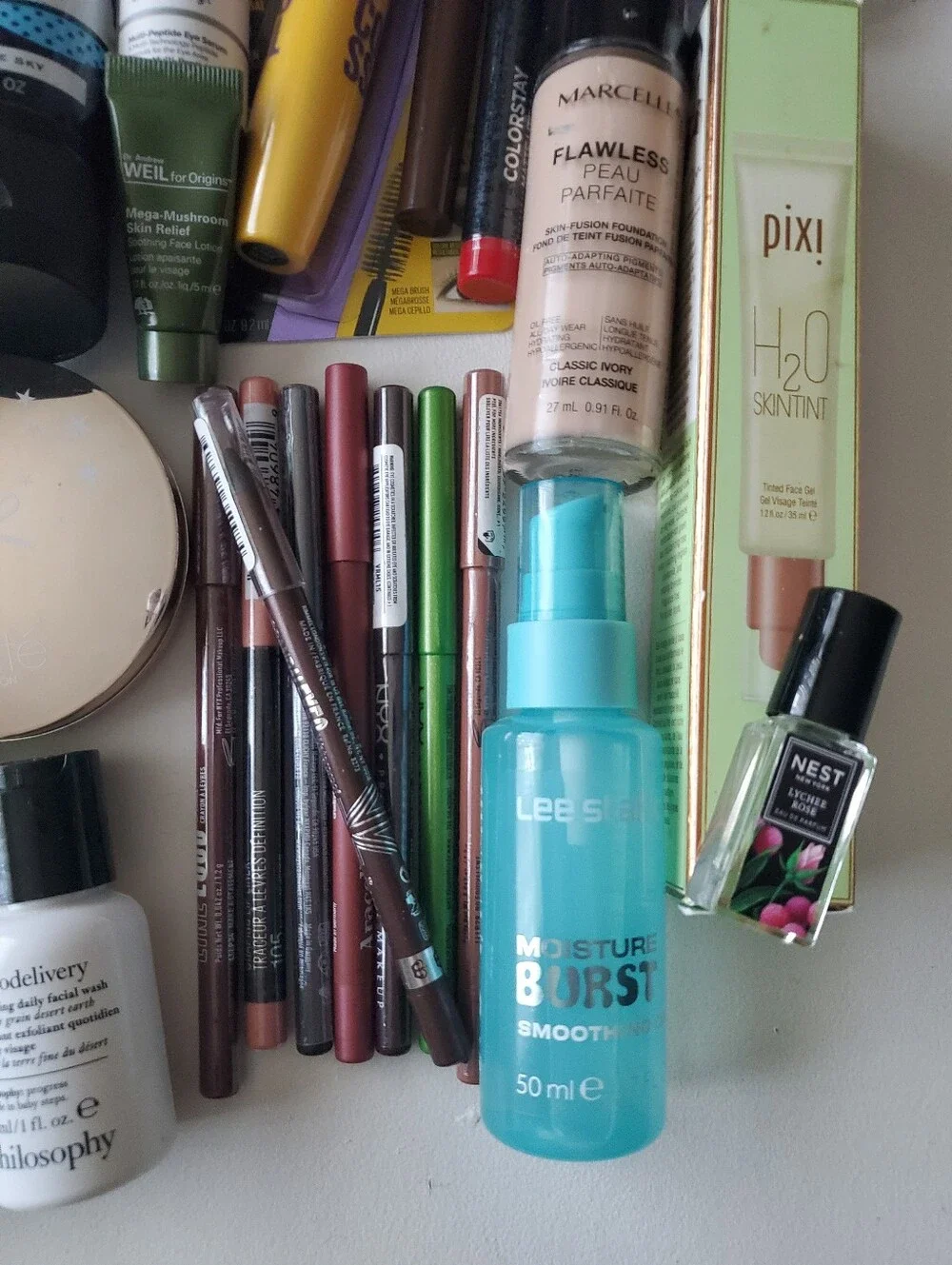 Bundle, Makeup & Skincare - Picture 7 of 9